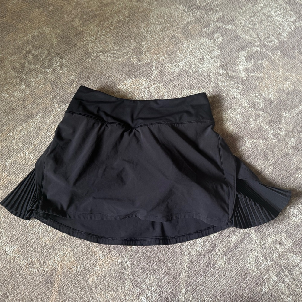 Lululemon Mid-Rise Play Off the Pleats Skirt Black Size 0 NWOT
